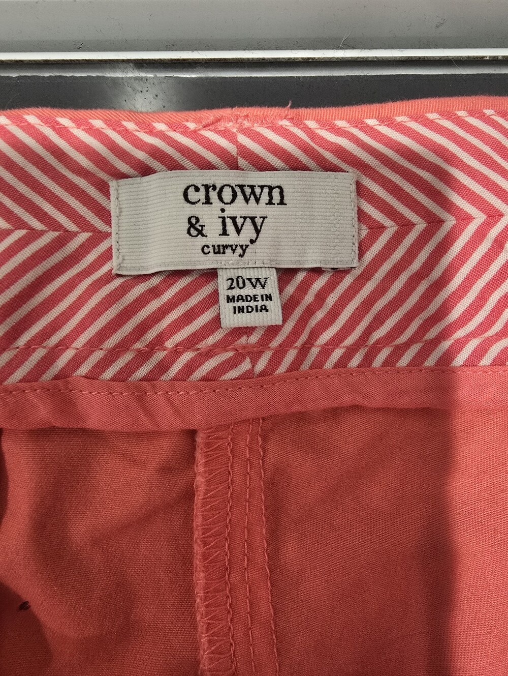crown & ivy Curvy Caroline Coral Shorts NWT - Picture 2 of 4